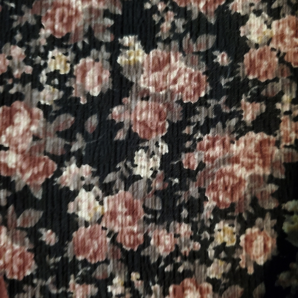 Flower Pattern Top - Picture 5 of 8